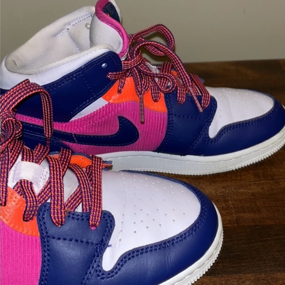 Big Kid Girl Air Jordans - Picture 3 of 3